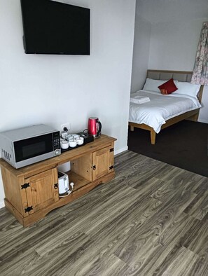 Chalet | Living area - 2 double and 1 sofa beds chalet 7D (Rotorua)