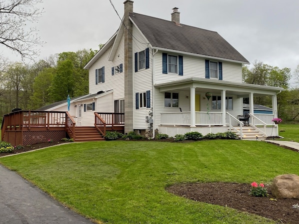 Exterior - Pet friendly 4-bedroom cottage in fabulous Penn Yan with WiFi, AC and more (Penn Yan)