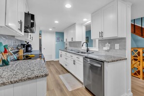 Villa - flere senge - balkon - udsigt til have (248 Stoney Creek Villa) | Privat køkken | Køleskab, mikrobølgeovn, ovn, kogeplade