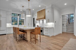 Ferienhaus, Mehrere Betten, Küche, Poolblick (10 Whistling Swan) | Eigene Küche | Kühlschrank, Mikrowelle, Ofen, Herdplatte