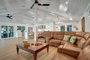 Living area - 317 Greenwood Drive at The Sea Pines Resort (Hilton Head Island)