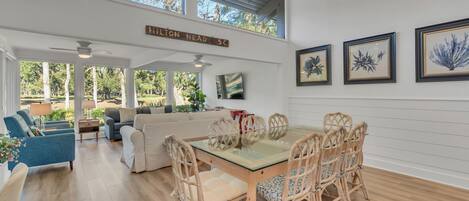 Villa, varias camas, cocina, vista al campo de golf (97 Fairway Lane) | Interior