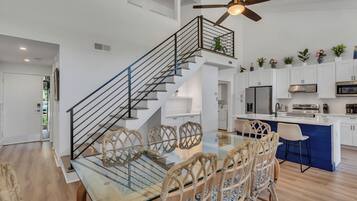 Villa, Multiple Beds, Kitchen, Golf View (97 Fairway Lane) | Dining