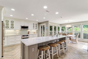 Villa, plusieurs lits, patio, vue golf (196 Twin Oaks) | Cuisine privée | Réfrigérateur, micro-ondes, four, plaque de cuisson