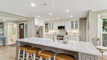 Vila, Beberapa Tempat Tidur, patio, pemandangan lapangan golf (196 Twin Oaks) | Dapur pribadi | Lemari es, microwave, oven, dan kompor