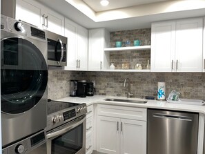 Villa, plusieurs lits, cuisine (1797 Bluff Villas) | Cuisine privée | Réfrigérateur, micro-ondes, four, plaque de cuisson