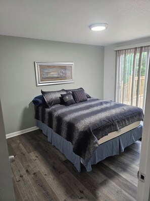 3 slaapkamers, een strijkplank/strijkijzer, wifi, beddengoed