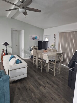 Smart-TV, peis, videospill og DVD-spiller