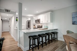 Villa, Multiple Beds, Kitchen, Garden View (805 Clipper Court) | Private kitchen | Fridge, microwave, oven, stovetop