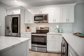 Villa, Multiple Beds, Kitchen, Garden View (805 Clipper Court) | Private kitchen | Fridge, microwave, oven, stovetop