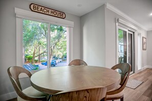Villa, Multiple Beds, Kitchen, Garden View (805 Clipper Court) | Dining