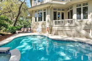 Outdoor pool, pool loungers