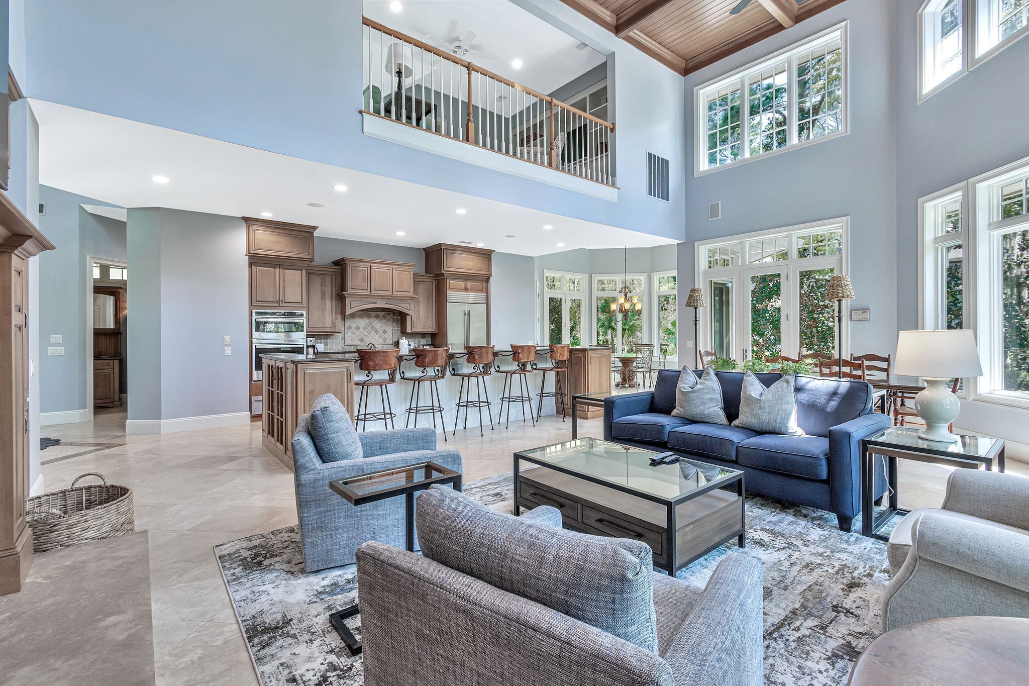 Rumah, Beberapa Tempat Tidur, dapur, pemandangan kolam renang (5 Belted Kingfisher) | Area keluarga | Televisi layar datar 42-inci dengan saluran TV digital