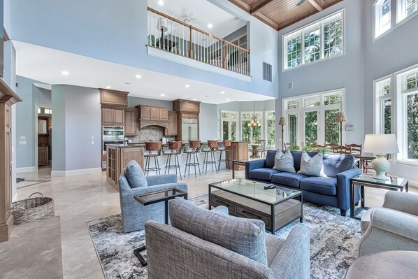 Living area - 5 Belted Kingfisher at the Sea Pines Resort (Hilton Head Island)