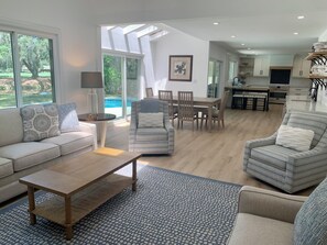 Ferienhaus, Mehrere Betten, Küche, Poolblick (44 Willow Oak Rd. West) | Wohnbereich