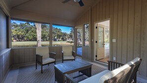 Hus - flere senge - køkken - udsigt til pool (44 Willow Oak Rd. West) | Interiør