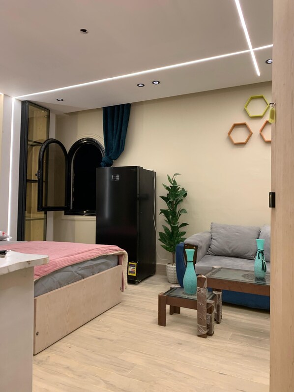 8 bedrooms, iron/ironing board, WiFi