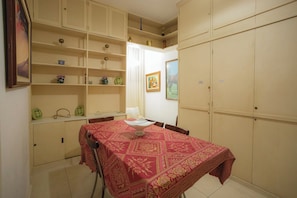 Apartment | Dining room