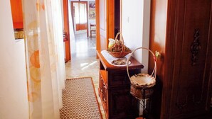 Apartment, Balcony, Mountain View | Ruang tamu