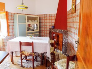 Apartment, Balcony, Mountain View | Private kitchen - Casa Anni 70 (Burgos)