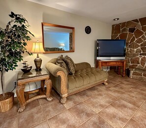Smart TV, books, stereo - Speed & Sand: Pool Table, Parking & Minutes to Beach/Speedway (South Daytona)