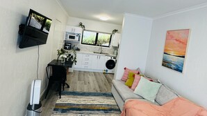 Unclassified image, 2 of 13, button - Waterfront studio unit near Auckland Airport (Auckland)