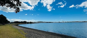 Waterfront studio unit near Auckland Airport