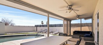 Charming 3-bedroom desert oasis with a pool!