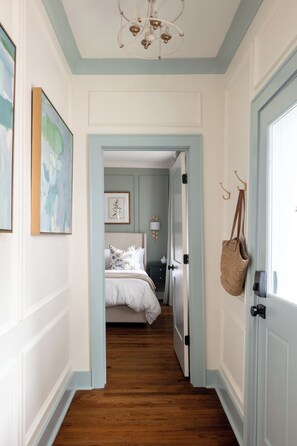 2 bedrooms, WiFi - West 66 B - Freshly Renovated 2 Bedroom, One Block to King St. (Charleston)