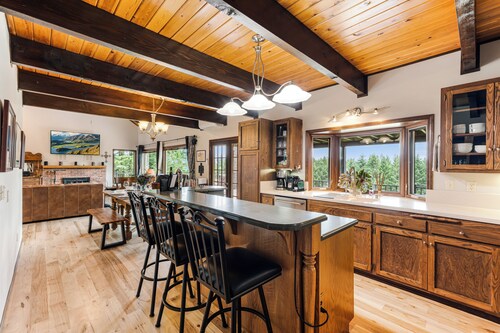 Private 5 Bed Retreat | Hot Tub | Pool Table