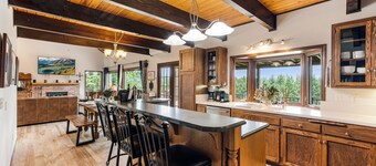 Private 5 Bed Retreat | Hot Tub | Pool Table