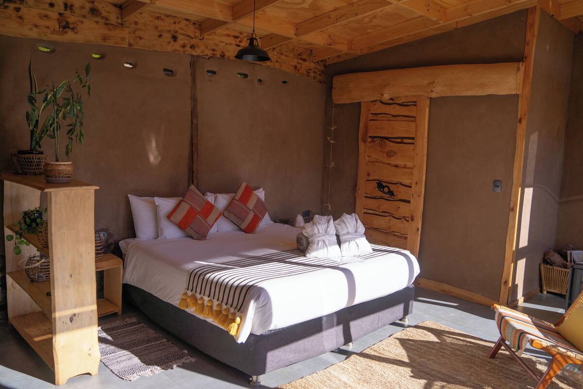 Superior huisje, 1 kingsize bed, bubbelbad, uitzicht op rivier | 1 slaapkamer, luxe beddengoed, individueel gedecoreerd, beddengoed
