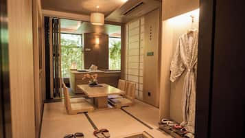 Quarto Duplo em estilo japonês | Roupas de cama premium, frigobar, Wi-Fi de cortesia, roupa de cama