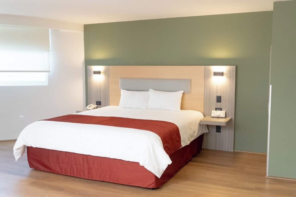 Caja de seguridad en la habitación y escritorio