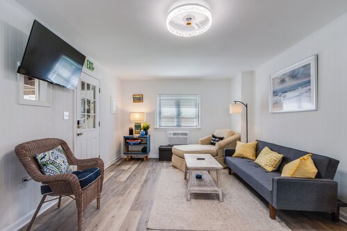 Heart of Dewey Beach nightly summer rental.