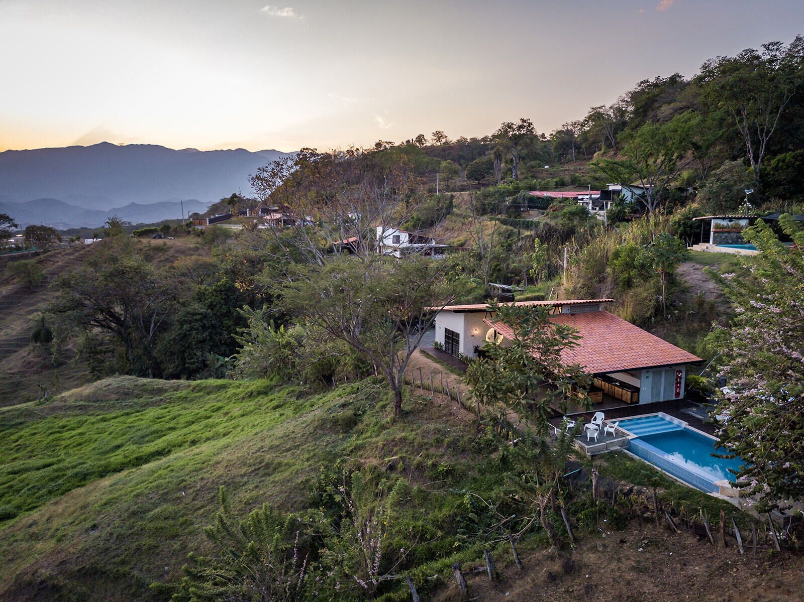 Caja de seguridad en la habitación, wifi gratis y ropa de cama 