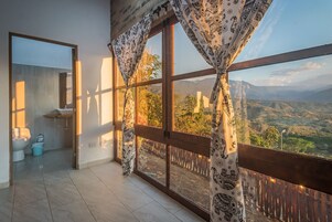 Caja de seguridad en la habitación, wifi gratis y ropa de cama 