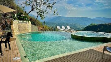 In-room safe, free WiFi, bed sheets