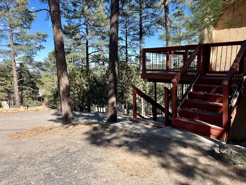 Smuggler's Run- Cozy Forest Retreat