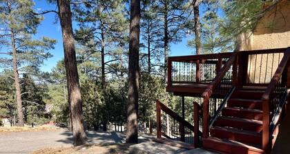 Smuggler's Run- Cozy Forest Retreat