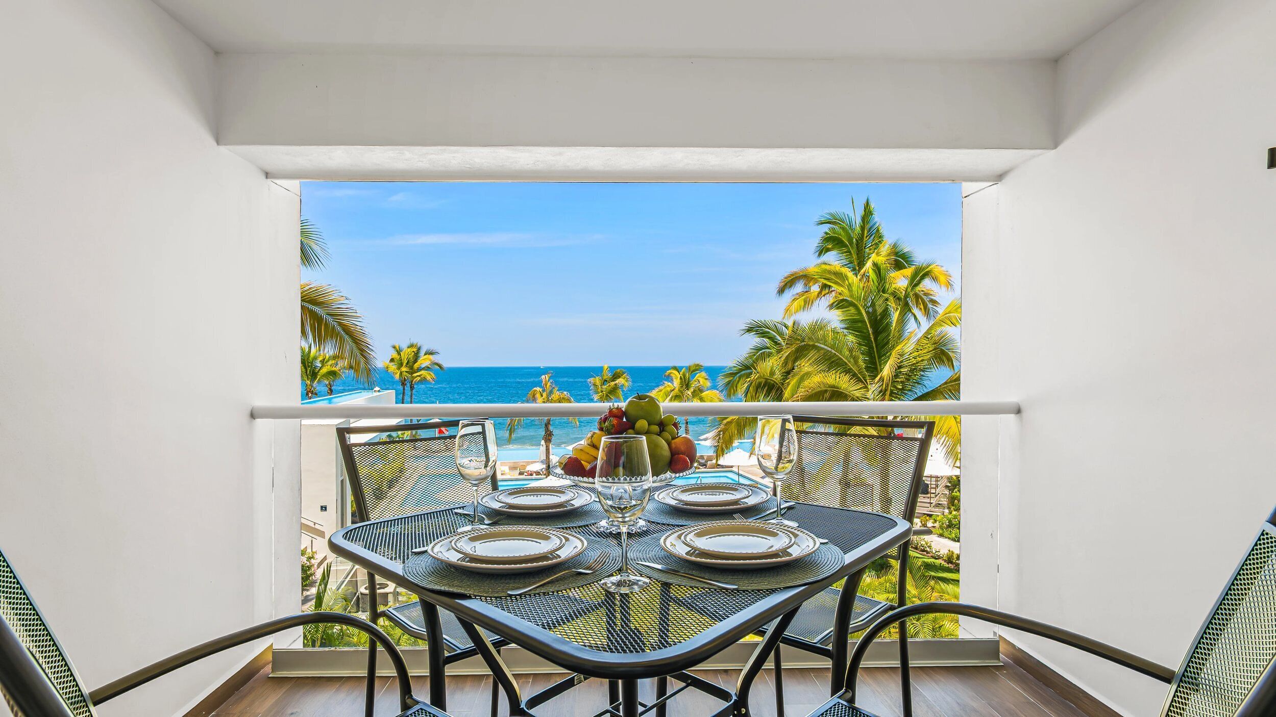 Departamento Confort, 2 camas Queen size, balcón, vista a la playa | Vista del balcón