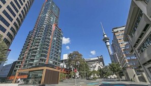 Exterior - Near Sky Tower Cozy 1B Apt Close to Port (Auckland)