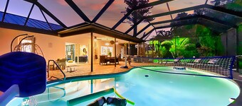 Stunning Newly Renovated 3beds Oasis with Heated Pool & Mini Golf Near the Beach