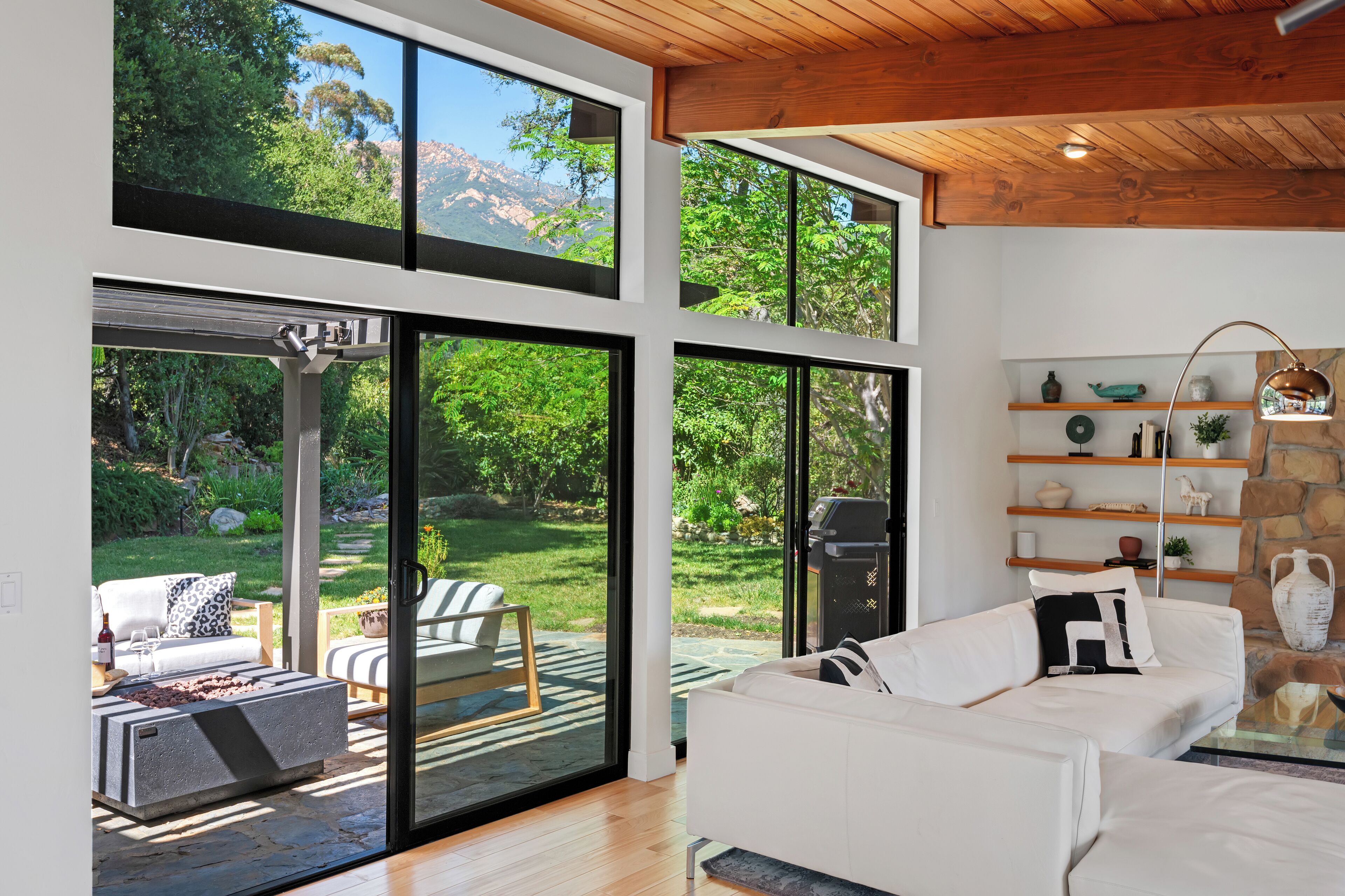 Smart TV, fireplace, books, offices