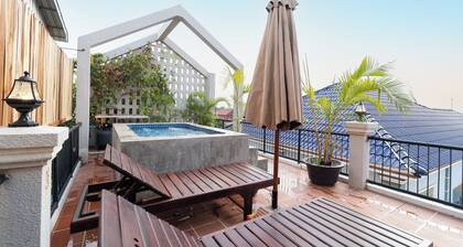 Cozy Skyview Retreat Private 2BR Villa Rooftop Pool, Full Kitchenette
