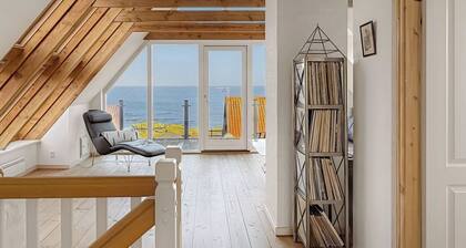 Luxury holiday home with sea view