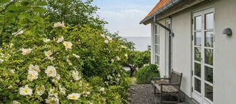 Luxury holiday home with sea view