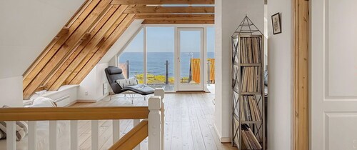 Luxury holiday home with sea view