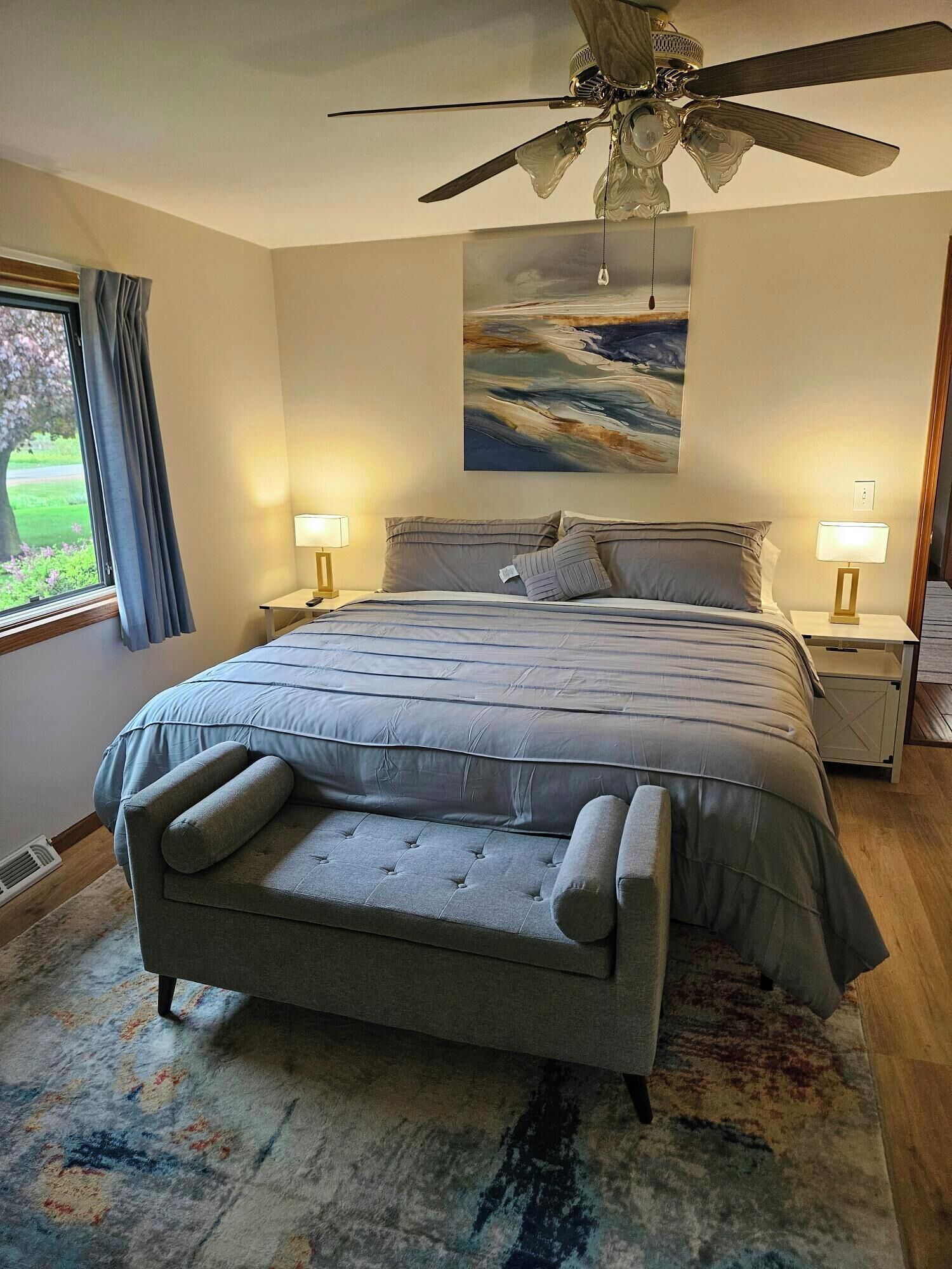 4 bedrooms, iron/ironing board, WiFi (free), bed sheets