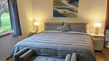 4 bedrooms, iron/ironing board, WiFi (free), bed sheets